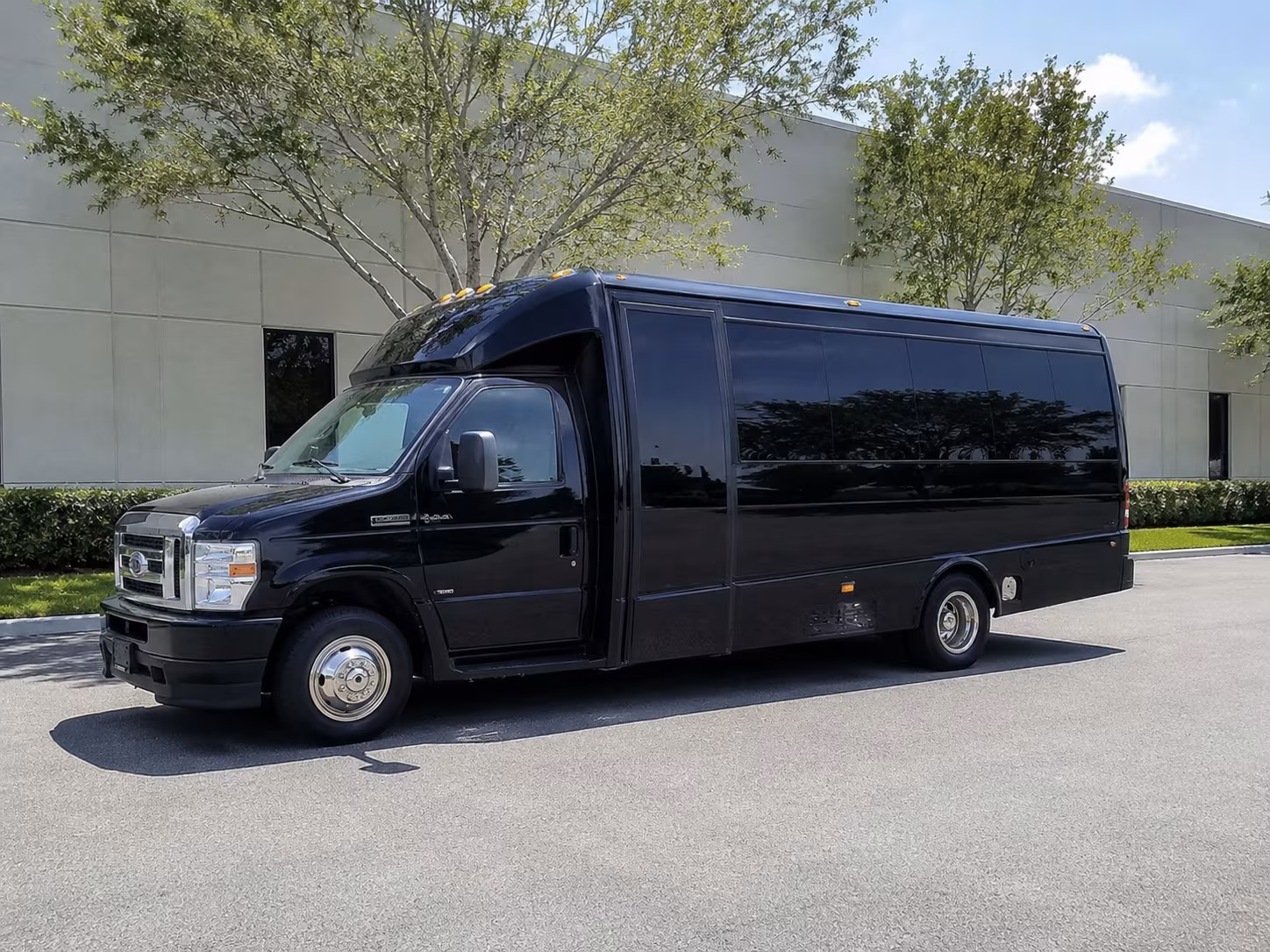 minibus rentals for small group winery day trips from marietta